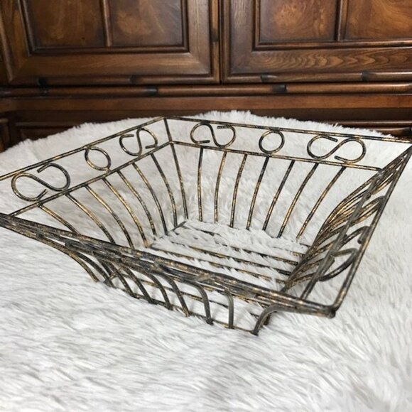 NWOT Baroque Leaf Metal Antiqued Bronze Finished Candle Holder - Picture 12 of 12